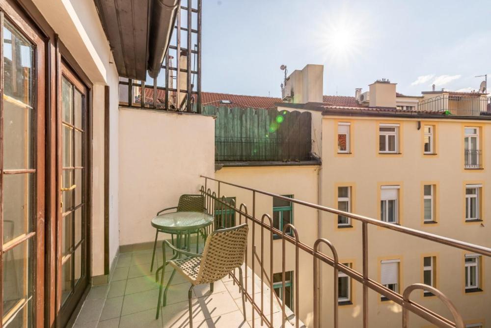 Templova - Old Town Large Apartment With Terrace Prag Exterior foto